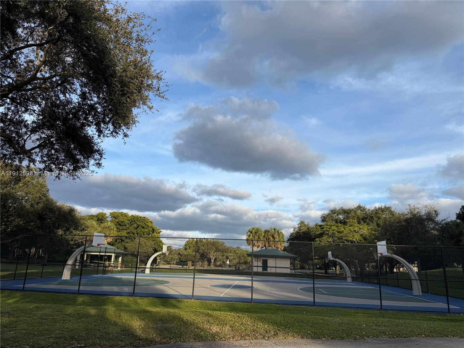 HOLLYWOOD GARDENS CONDOMI - Residential