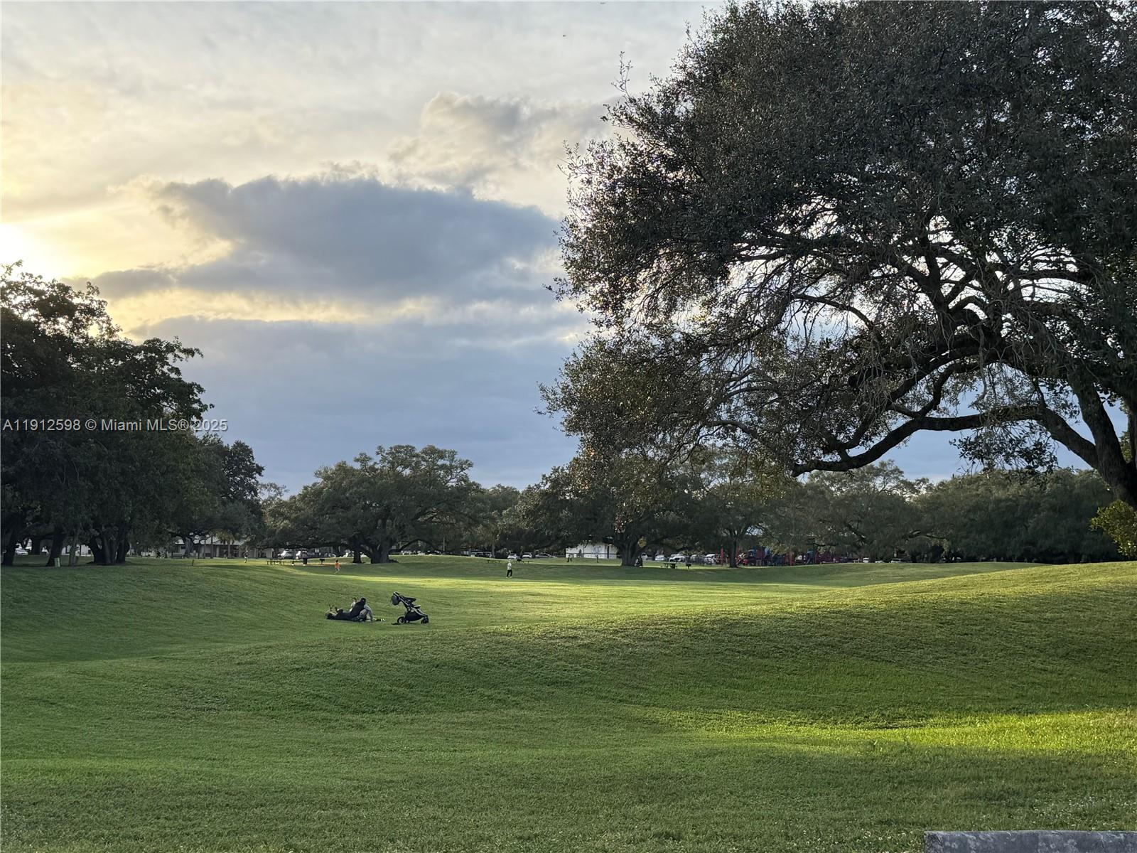 HOLLYWOOD GARDENS CONDOMI - Residential