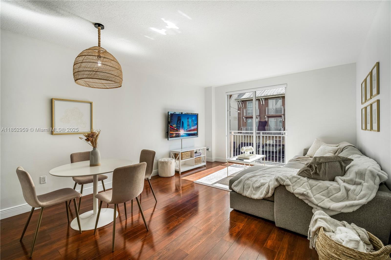 DOWNTOWN DADELAND CONDO N - Residential Lease