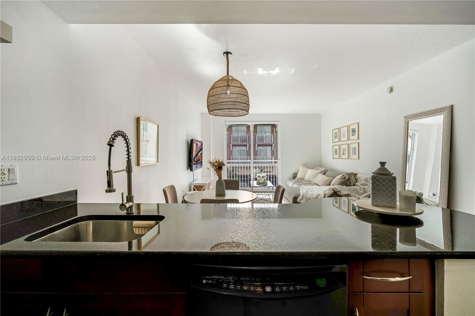 DOWNTOWN DADELAND CONDO N - Residential Lease