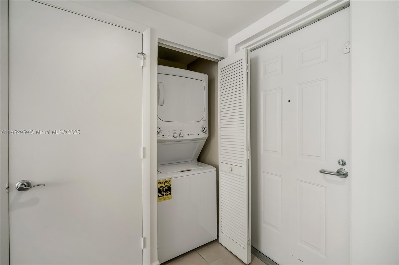 DOWNTOWN DADELAND CONDO N - Residential Lease