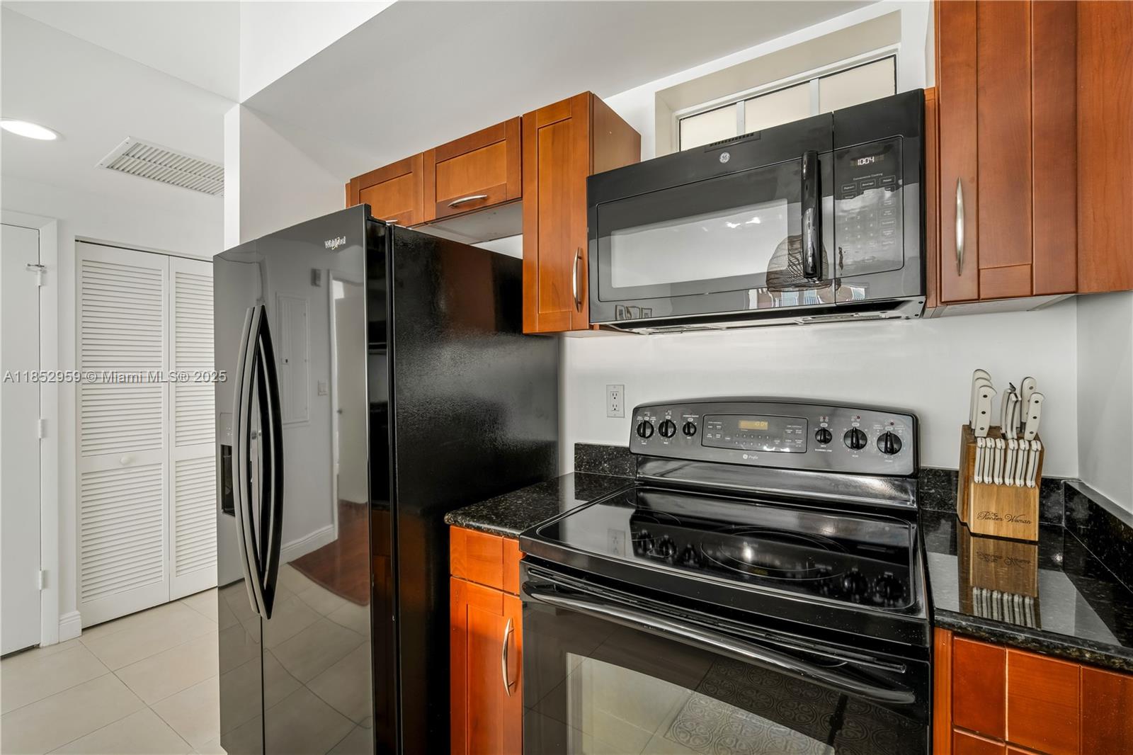 DOWNTOWN DADELAND CONDO N - Residential Lease
