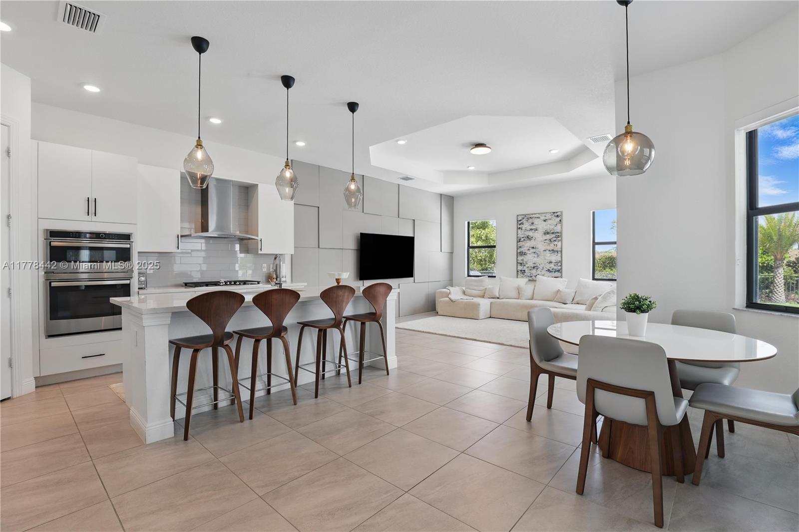 12765 Bayside Ct