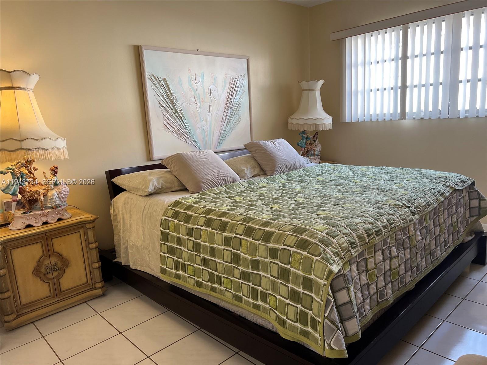 BEVERLY HILLS CONDO NUMBE - Residential