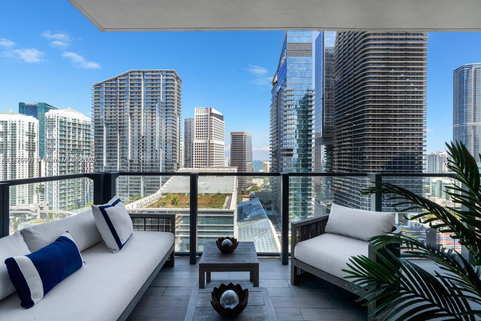 88 SW 7th St 2107