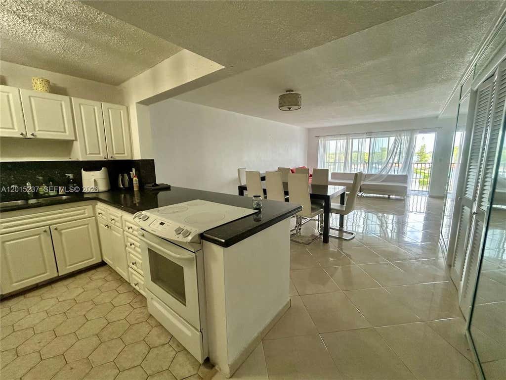 Photo of 215 SE 3rd Ave #408C, Hallandale Beach, FL 33009 (MLS # A12015237)