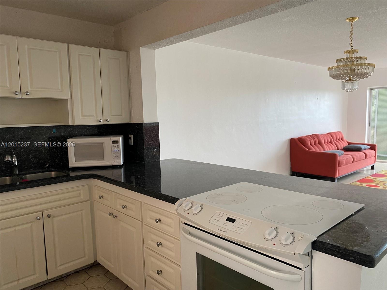 FIRST GULFSTREAM GARDEN - Residential Lease