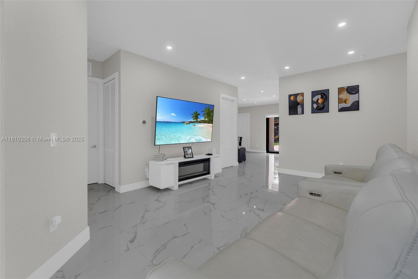 EQUESTRIAN TRAIL SUBDIVIS - Residential