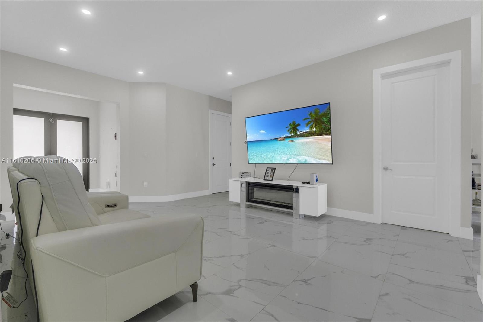EQUESTRIAN TRAIL SUBDIVIS - Residential