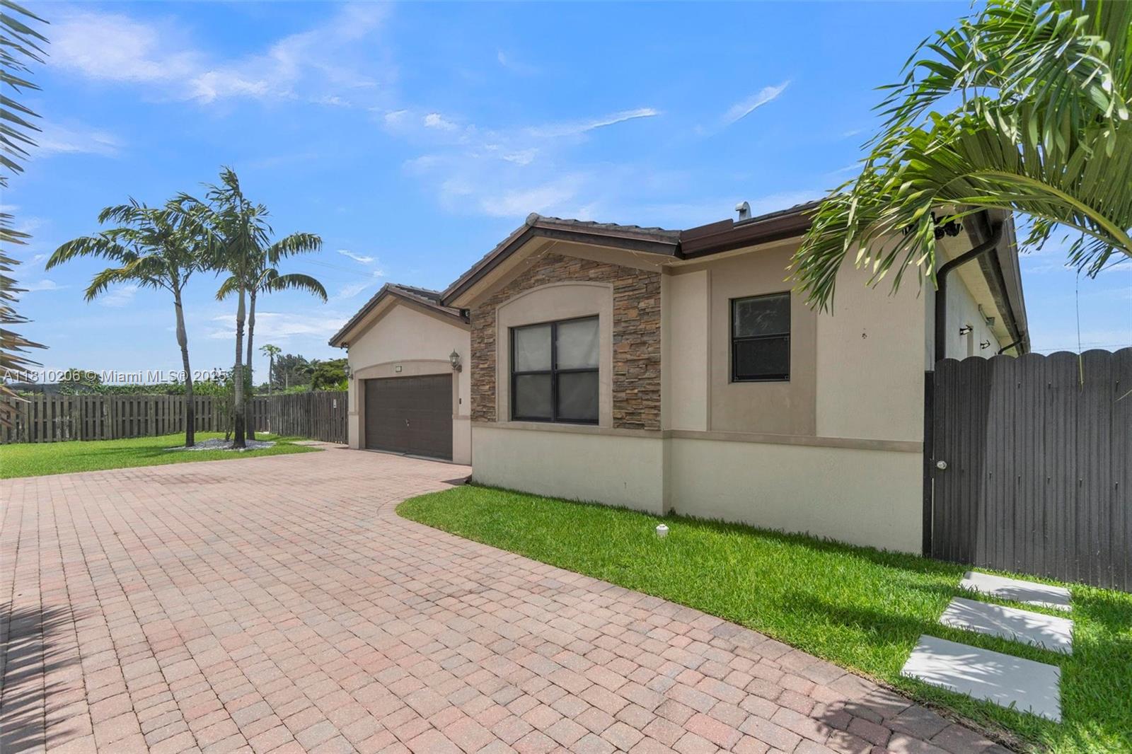 EQUESTRIAN TRAIL SUBDIVIS - Residential