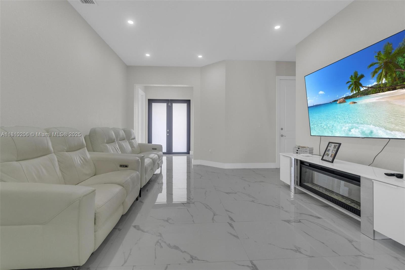 EQUESTRIAN TRAIL SUBDIVIS - Residential
