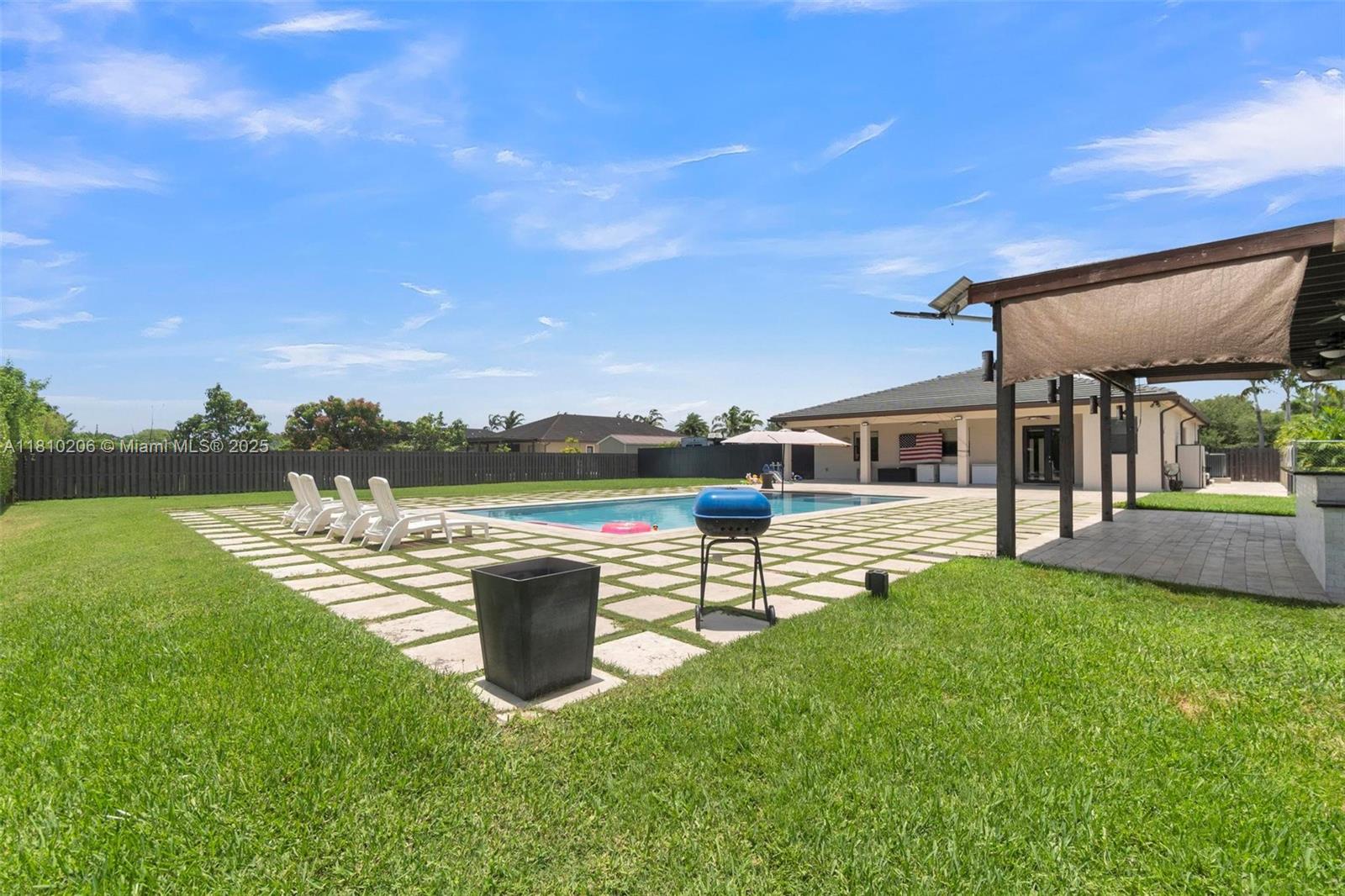 EQUESTRIAN TRAIL SUBDIVIS - Residential