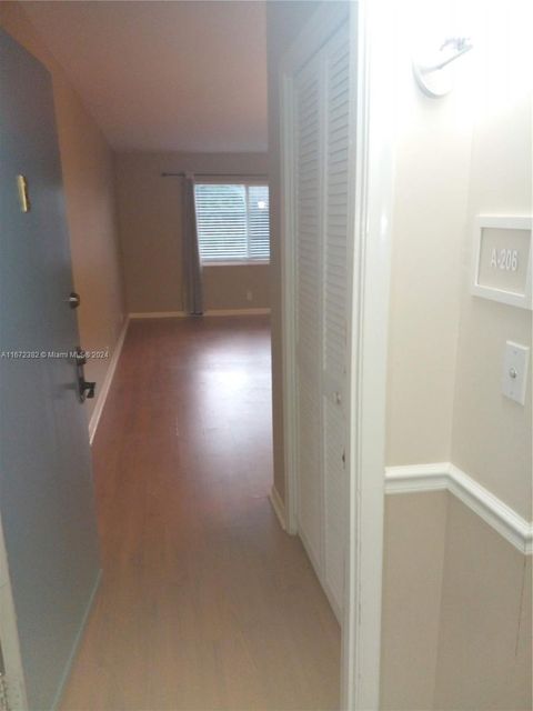 12 NE 19th Ct 206A Wilton Manors FL 33305