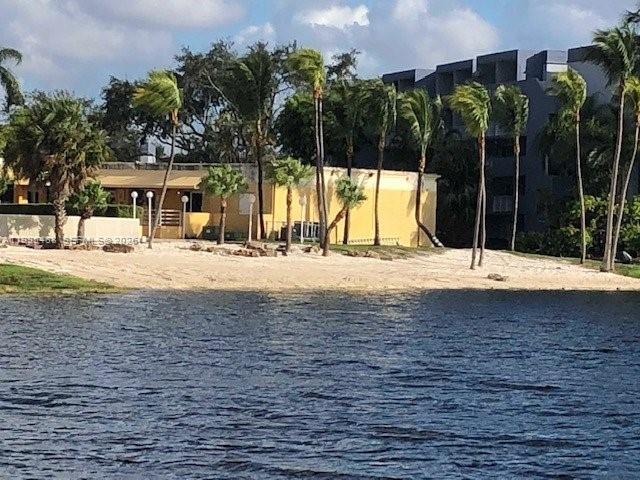 THE BEACH CLUB FONTAINEBL - Residential Lease