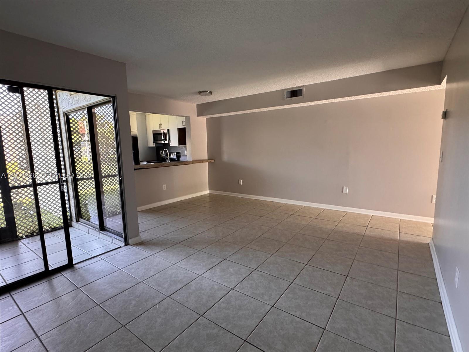 LAKESHORE CONDO 3 - Residential Lease