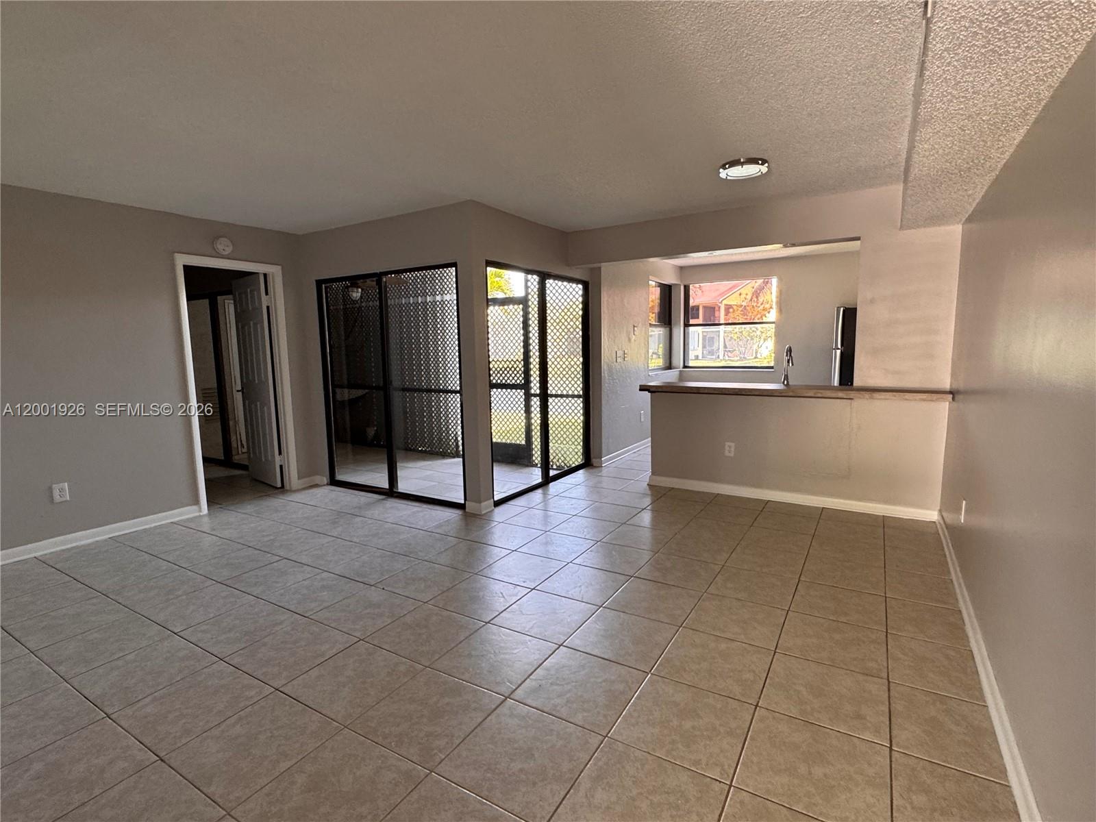 LAKESHORE CONDO 3 - Residential Lease