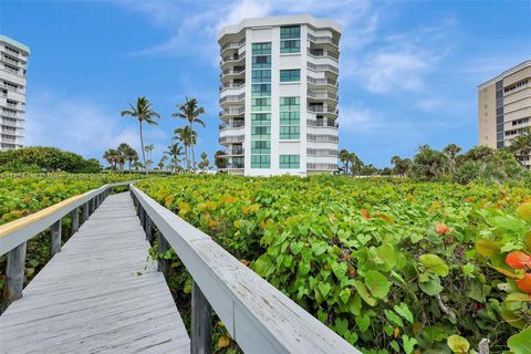 A home in Hutchinson Island