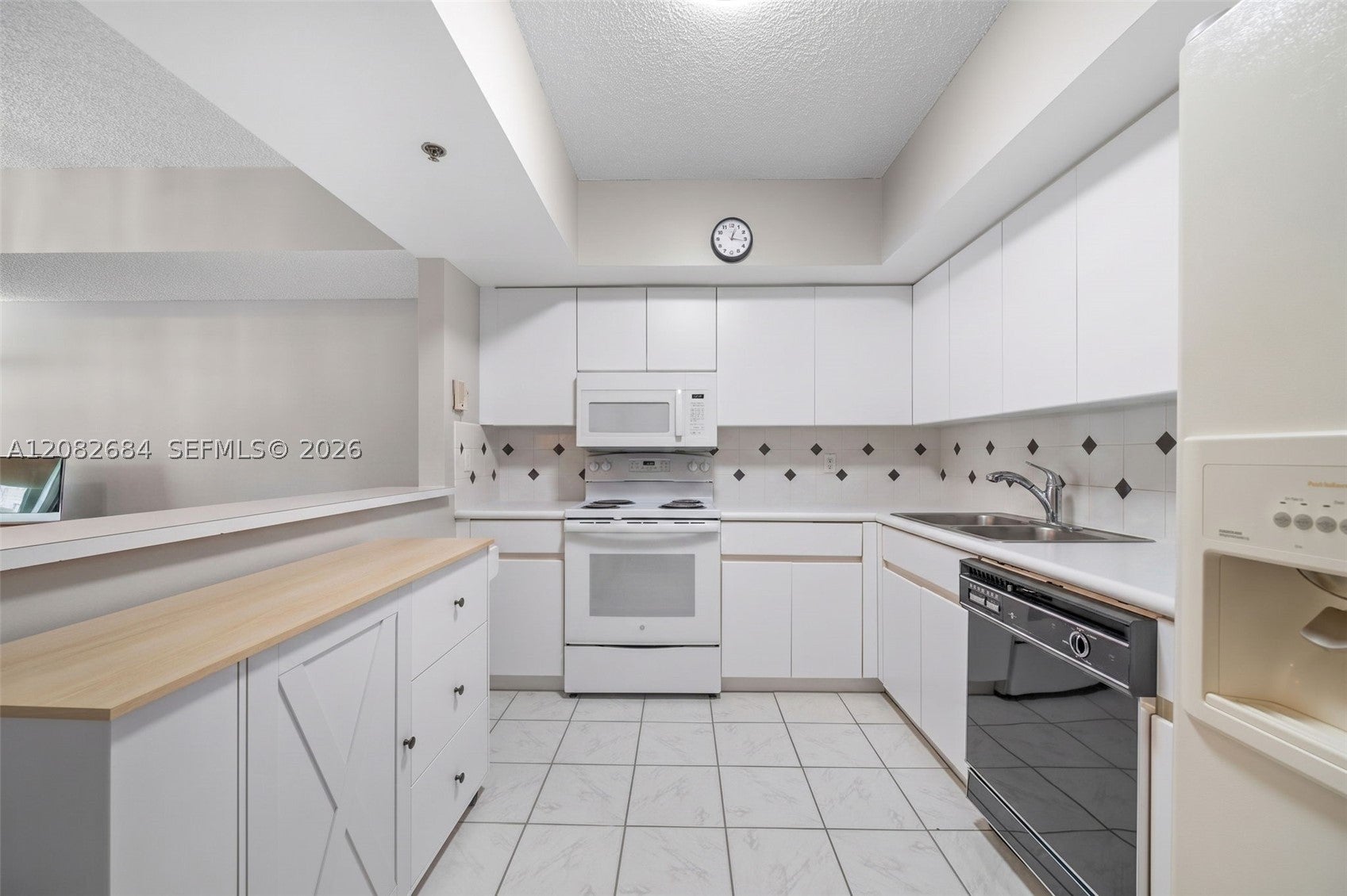 9455 Collins Ave 501