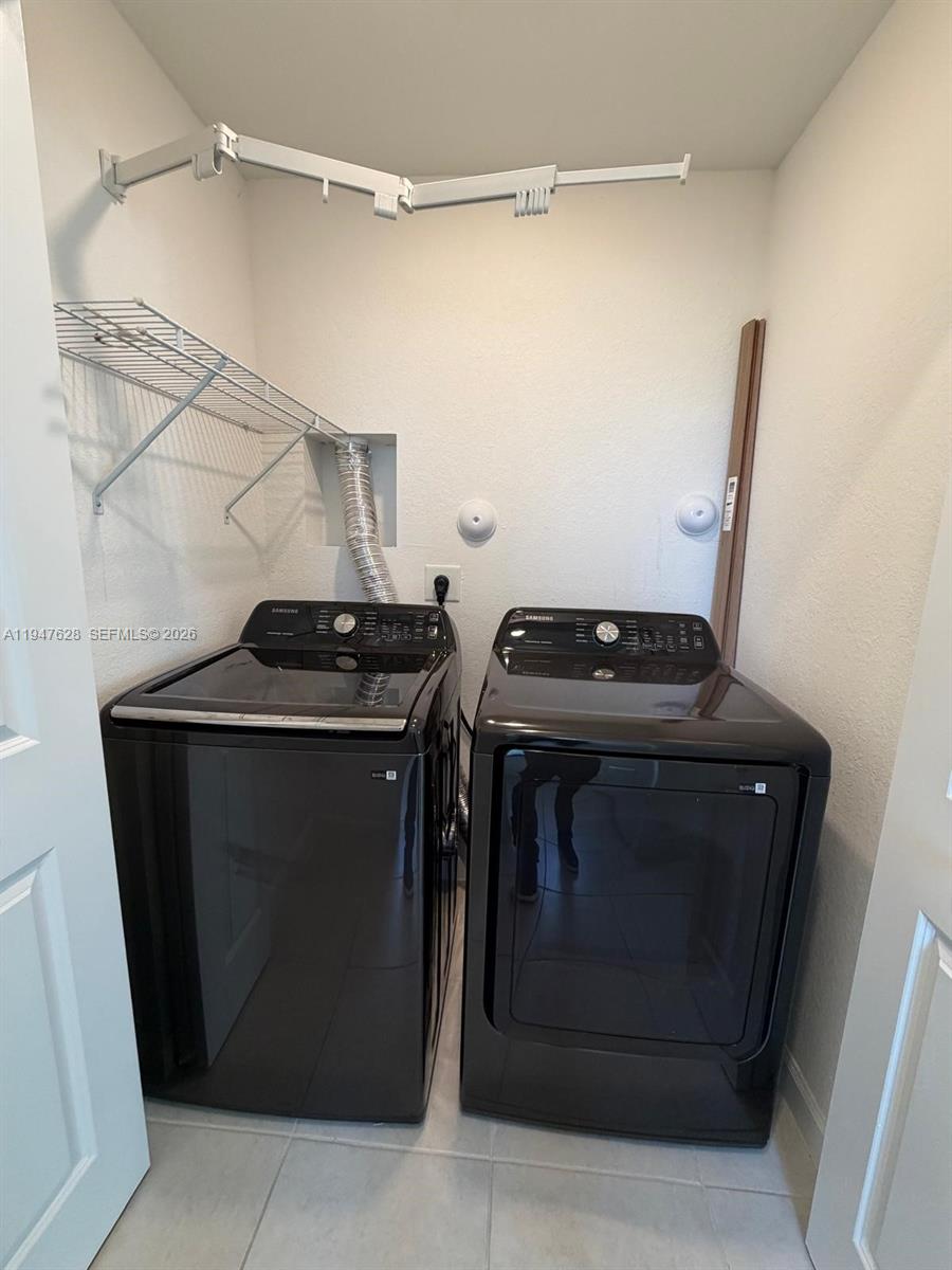 VIA VENTURA NEIGHBORHOOD - Residential