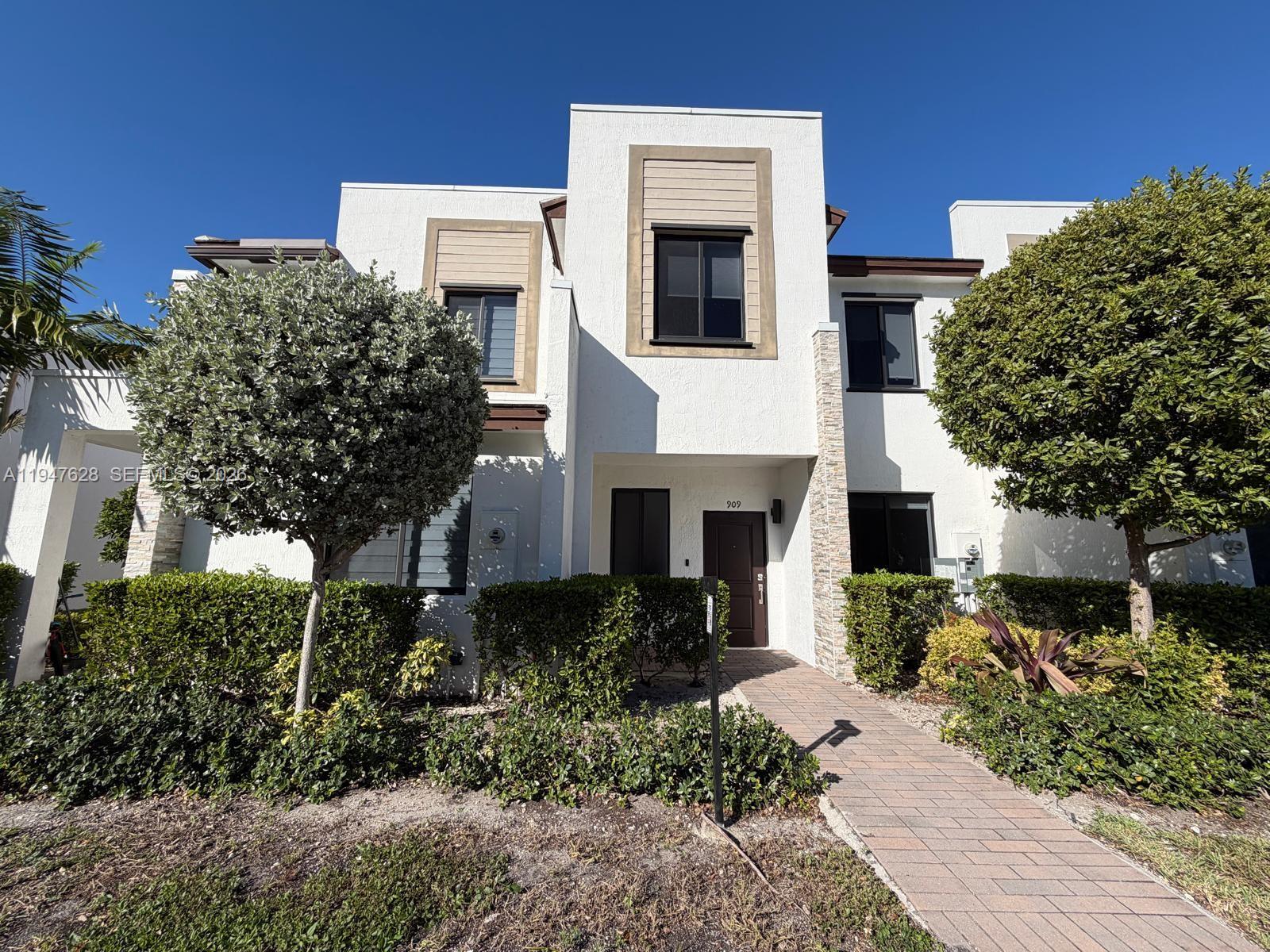 VIA VENTURA NEIGHBORHOOD - Residential