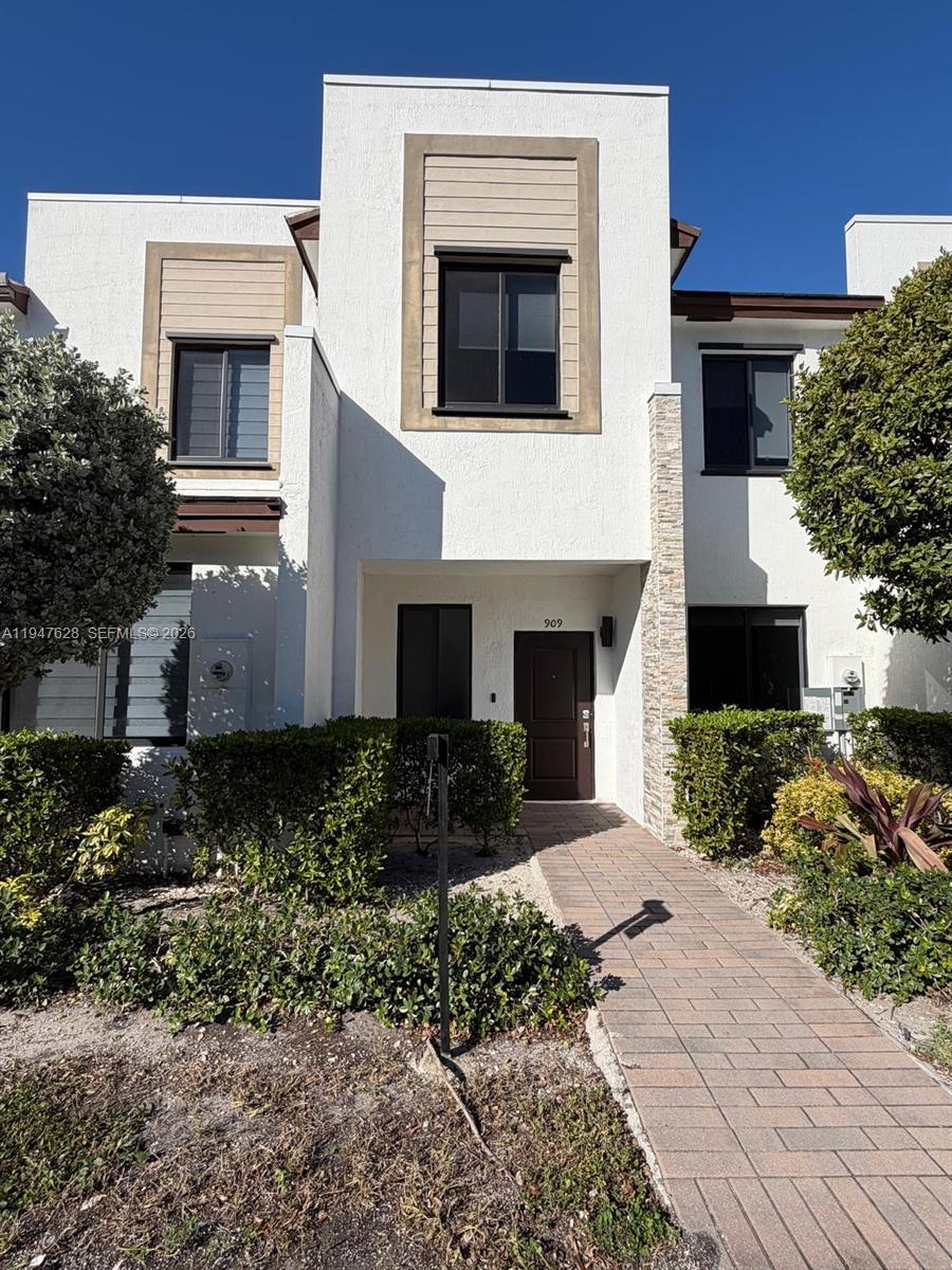 VIA VENTURA NEIGHBORHOOD - Residential