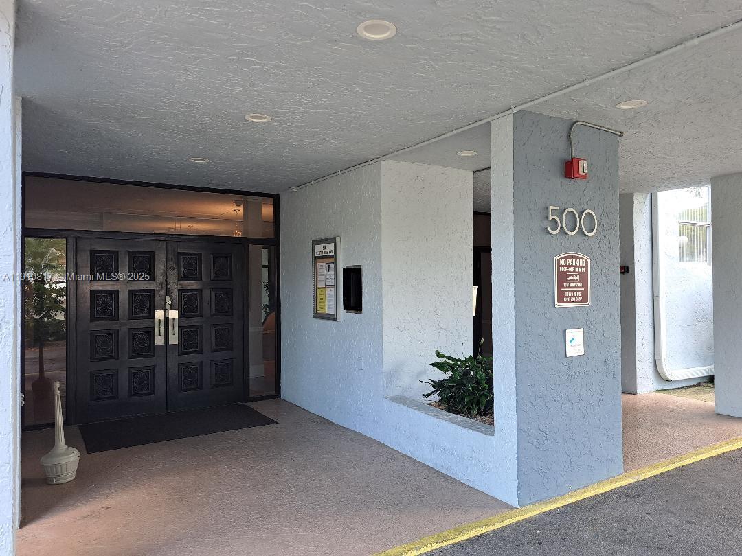 BREAKWATERS OF THE PALM B - Residential Lease