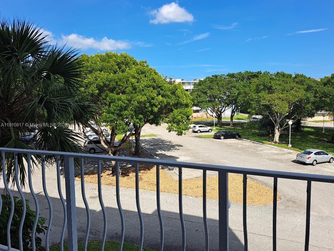 BREAKWATERS OF THE PALM B - Residential Lease