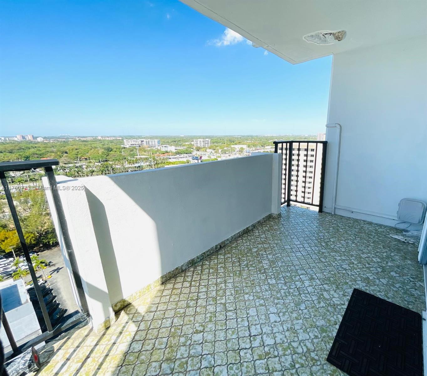 COMMODORE PLAZA CONDO - Residential