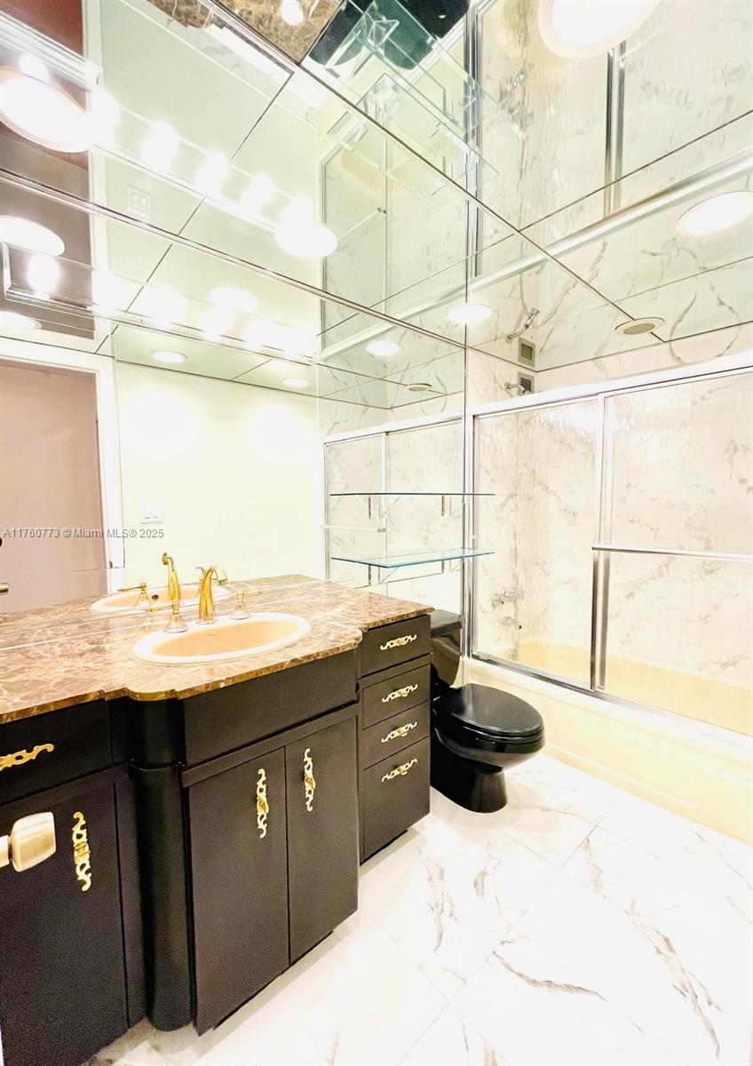 COMMODORE PLAZA CONDO - Residential