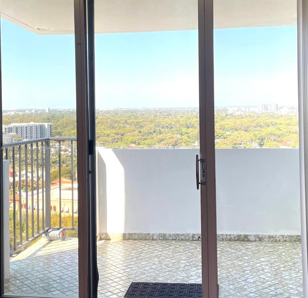 COMMODORE PLAZA CONDO - Residential