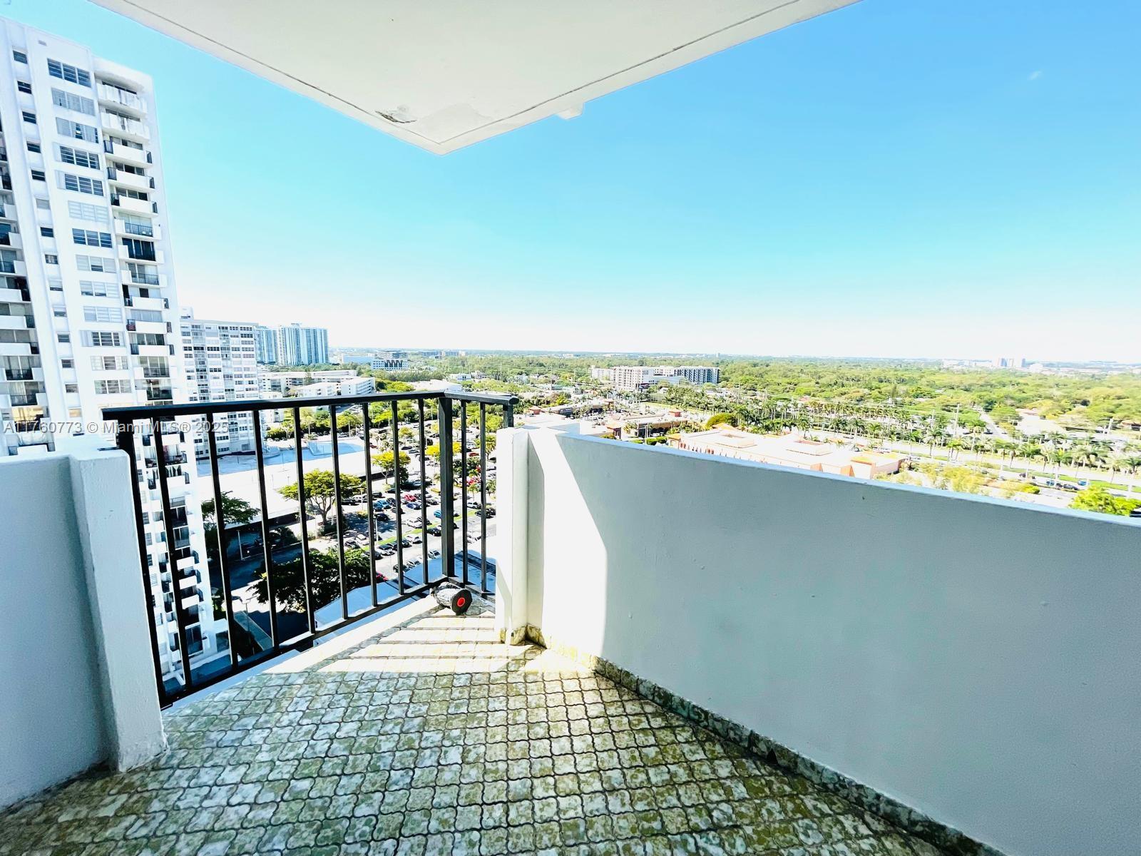 COMMODORE PLAZA CONDO - Residential