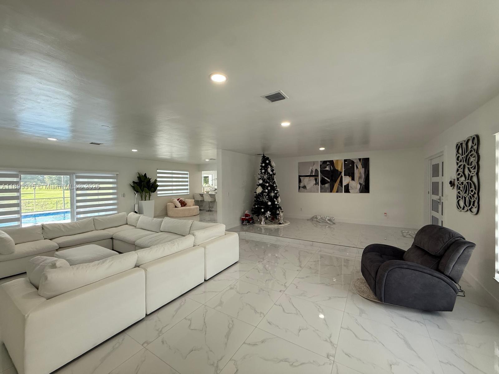 COUNTRY CLUB OF MIAMI EST - Residential