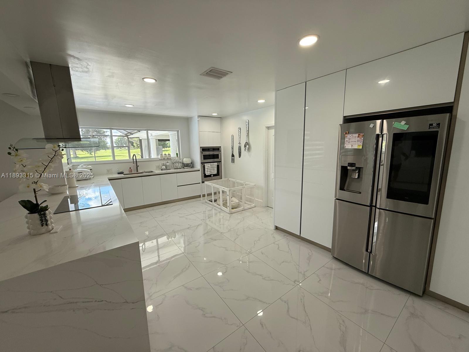 COUNTRY CLUB OF MIAMI EST - Residential