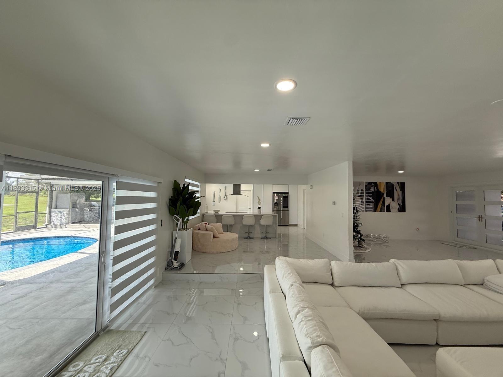 COUNTRY CLUB OF MIAMI EST - Residential