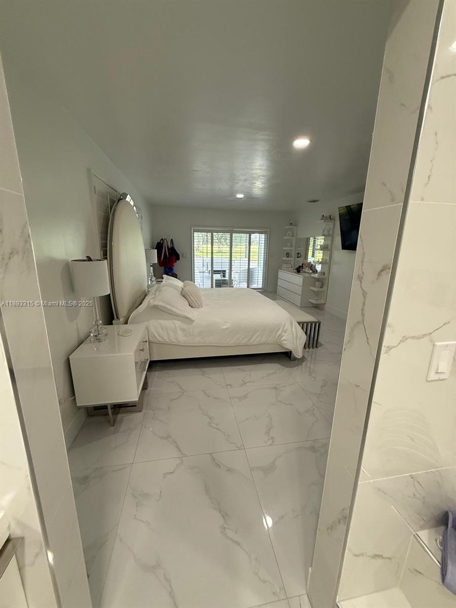 COUNTRY CLUB OF MIAMI EST - Residential