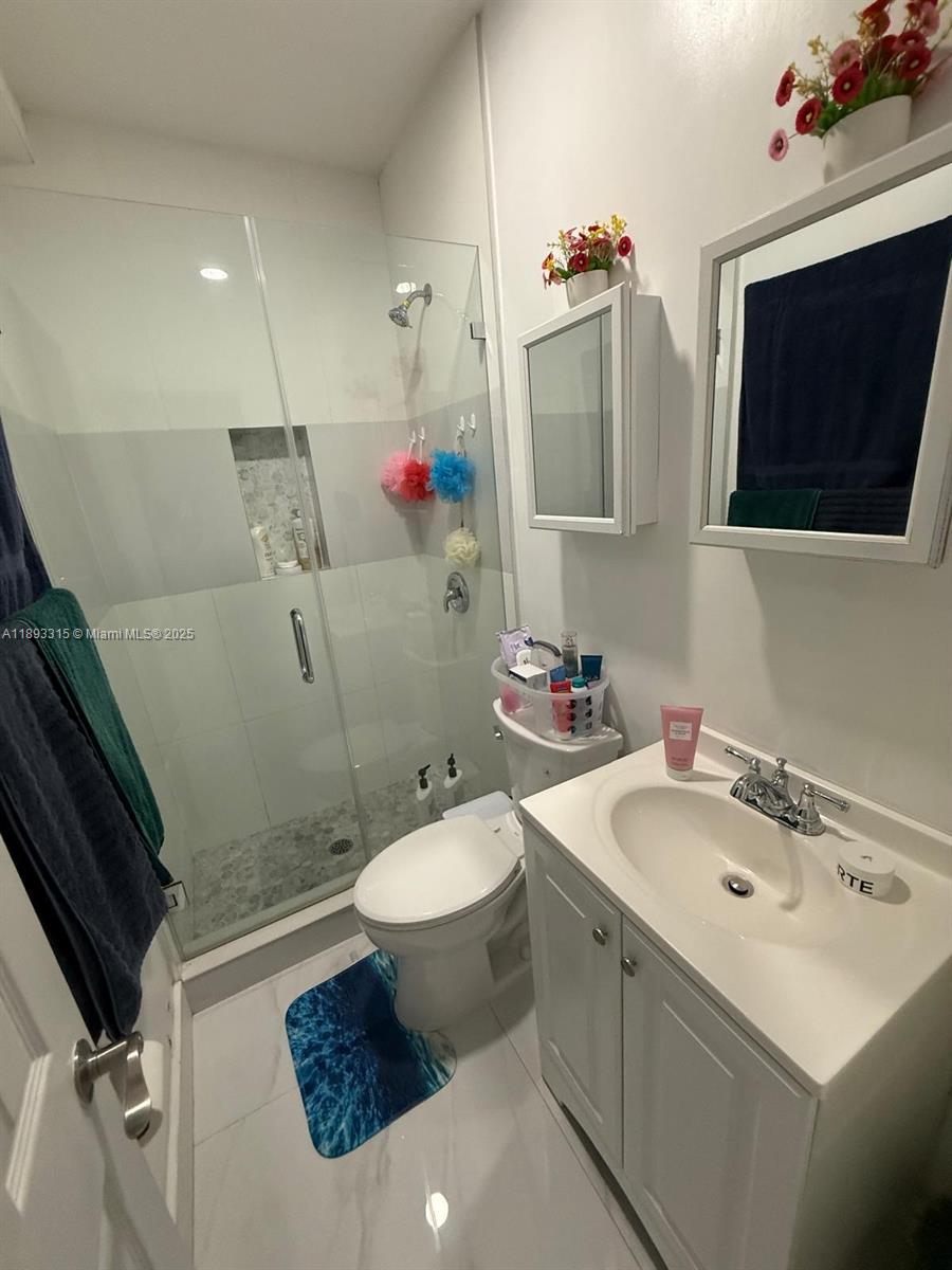 COUNTRY CLUB OF MIAMI EST - Residential