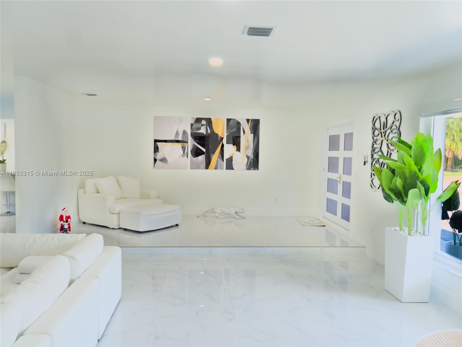 COUNTRY CLUB OF MIAMI EST - Residential