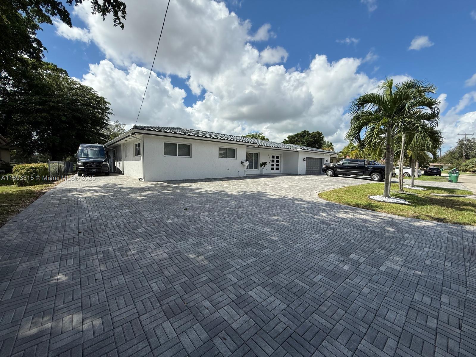 COUNTRY CLUB OF MIAMI EST - Residential