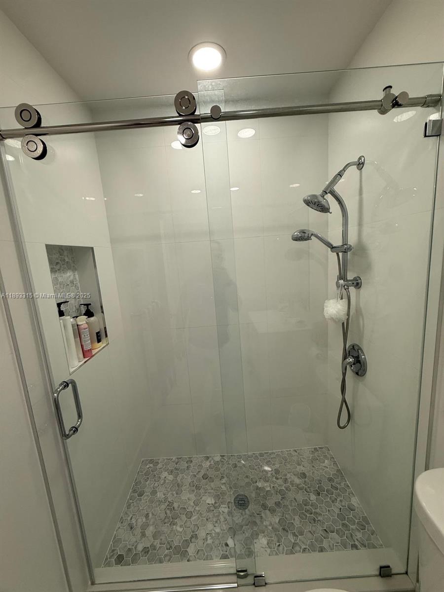 COUNTRY CLUB OF MIAMI EST - Residential