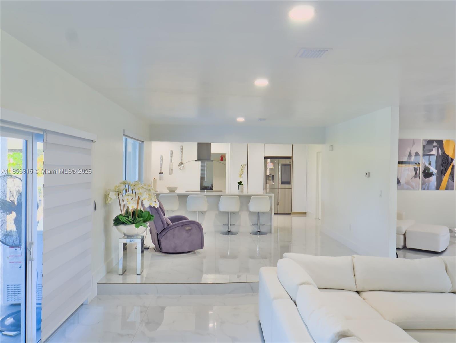 COUNTRY CLUB OF MIAMI EST - Residential