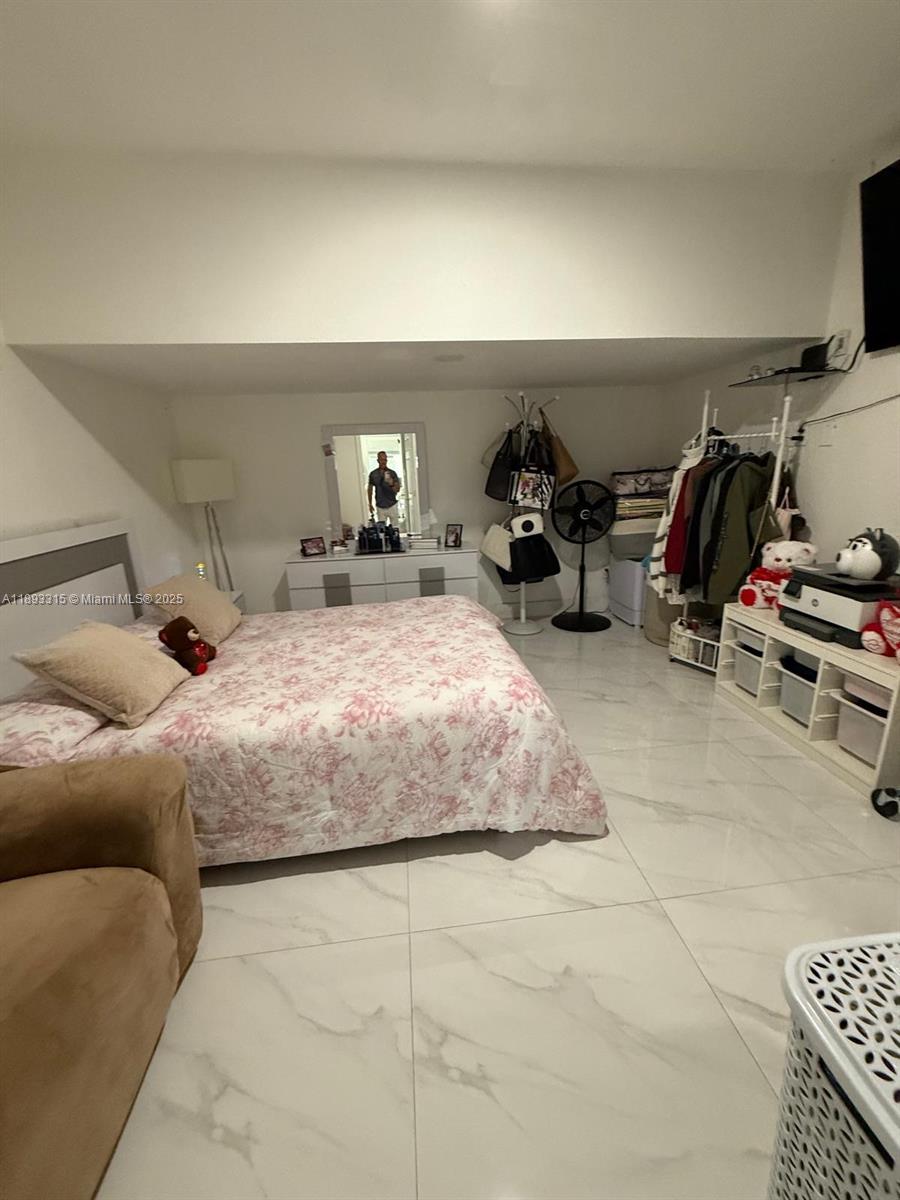 COUNTRY CLUB OF MIAMI EST - Residential