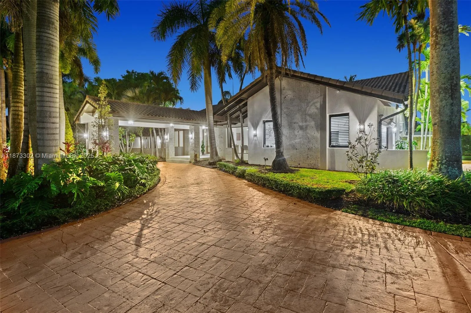 Miami, Florida 33176, United States, 4 Bedrooms Bedrooms, ,5 BathroomsBathrooms,Residential,Active,204583