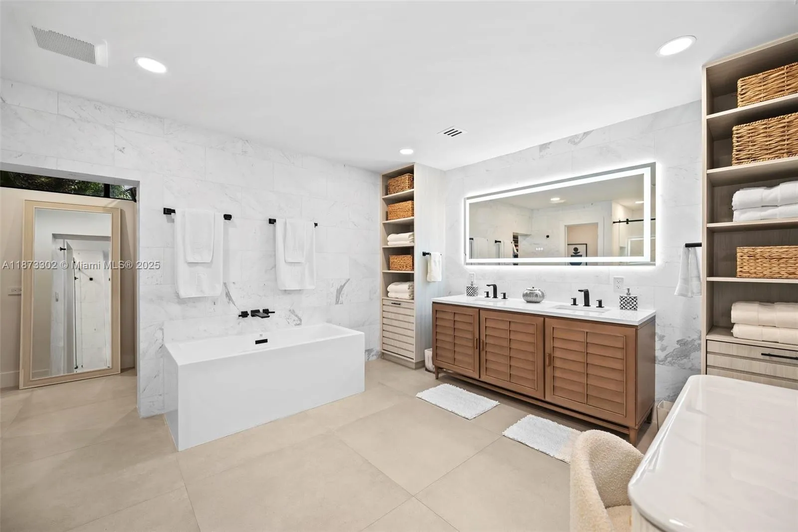 Miami, Florida 33176, United States, 4 Bedrooms Bedrooms, ,5 BathroomsBathrooms,Residential,Active,204583
