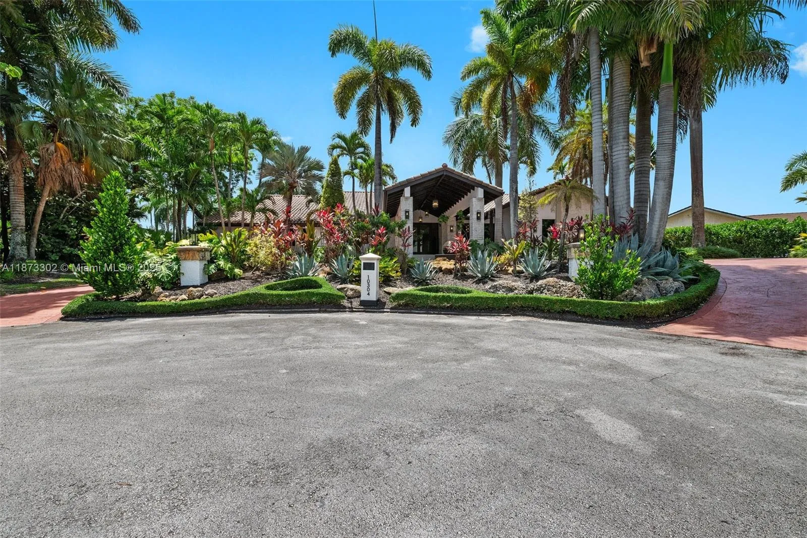 Miami, Florida 33176, United States, 4 Bedrooms Bedrooms, ,5 BathroomsBathrooms,Residential,Active,204583