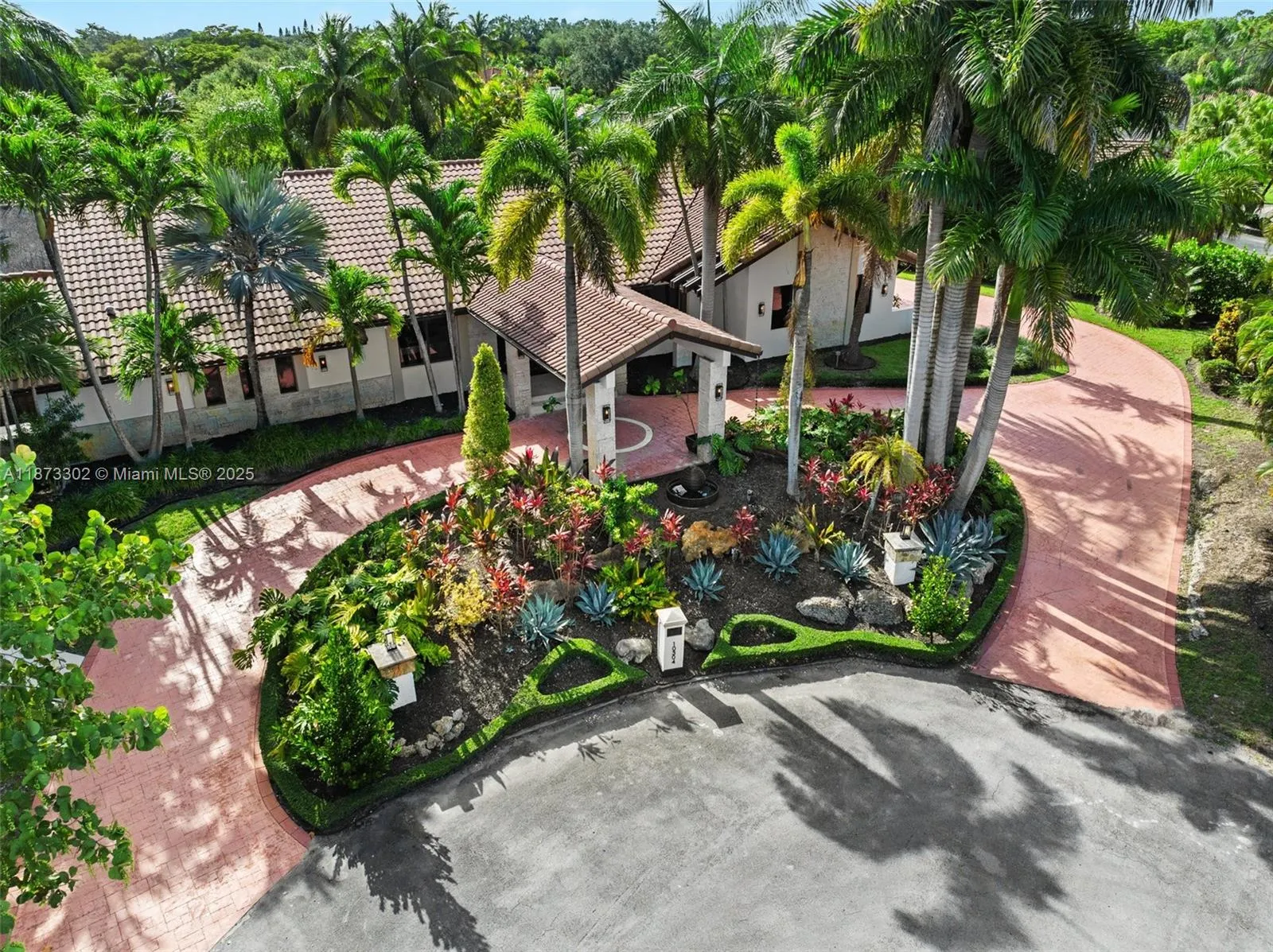Miami, Florida 33176, United States, 4 Bedrooms Bedrooms, ,5 BathroomsBathrooms,Residential,Active,204583