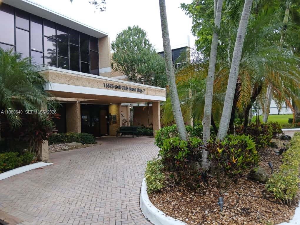 BLDG 7 OF COUNTRY CLUB AP - Residential