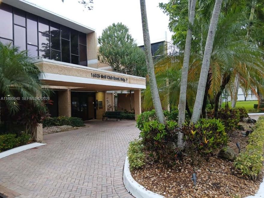 Bright & spacious 2BR/2.5BA corner residence in Weston. Rare even-numbered corner line featuring a true kitchen window — a unique detail that brings in extra natural light. Move-in ready with generous living areas and great flow.

Located in a beautifully maintained community surrounded by mature trees, lakes, and golf course scenery. Excellent opportunity to own in one of South Florida’s most desirable cities.

Corner floor plans like this are rarely available.