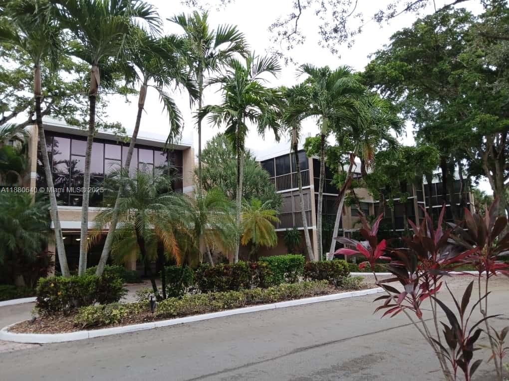 BLDG 7 OF COUNTRY CLUB AP - Residential