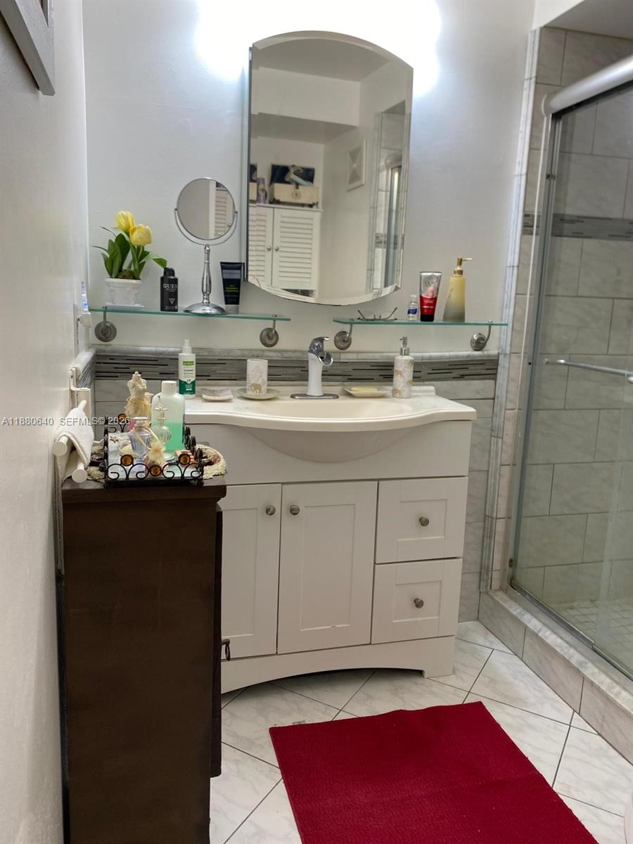 BLDG 7 OF COUNTRY CLUB AP - Residential