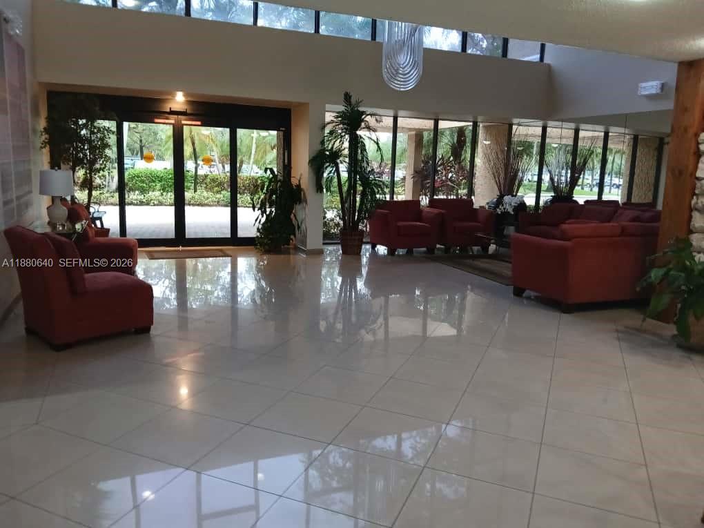 BLDG 7 OF COUNTRY CLUB AP - Residential